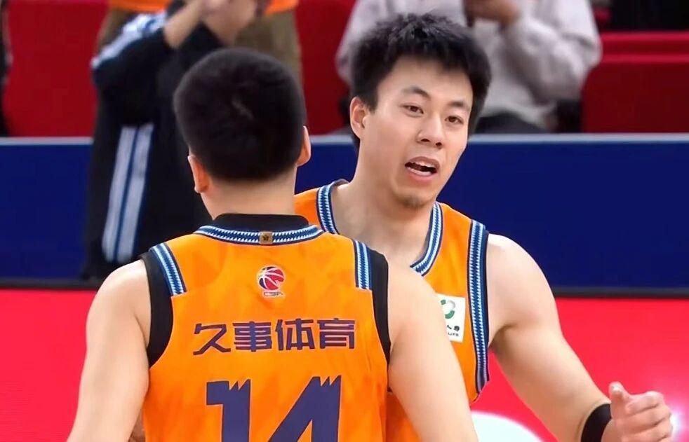 球探体育比分-张镇麟被赞第一小前锋，广厦被球迷怒喷软蛋，天津外援拒绝续约！